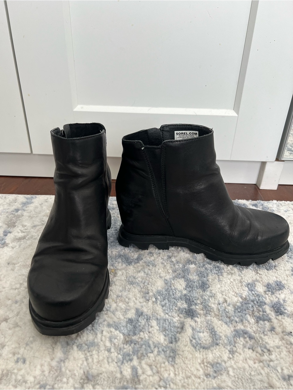 Sorel Black Leather Chelsea Lug Boots - Picture 2 of 5